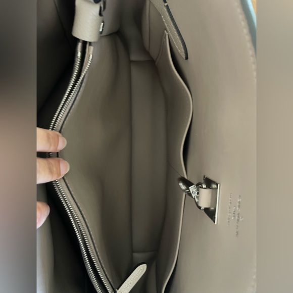 RARE!! MINT!!! LOUIS VUITTON MILLA MM - Picture 12 of 15